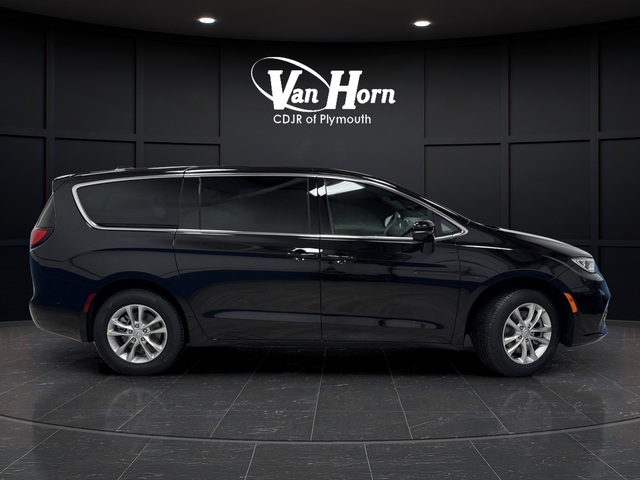 New 2026 Diamond Black Crystal Pearlcoat Chrysler Select image 2