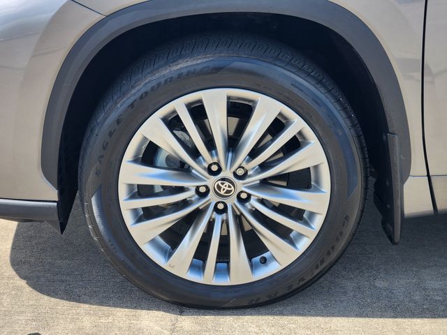 2025 Toyota Highlander Hybrid Platinum  at Gullo Toyota