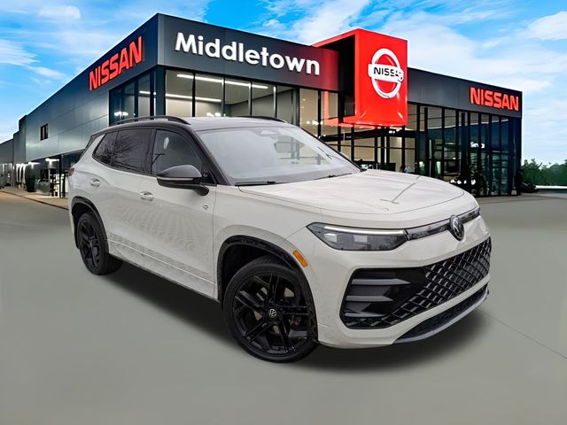 2025 Volkswagen Tiguan SE R-LINE BLACK's photo