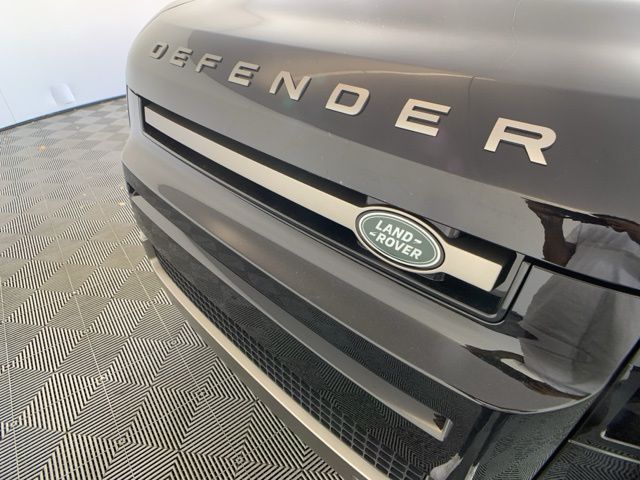 2025 Land Rover Defender 90 X-Dynamic SE 39