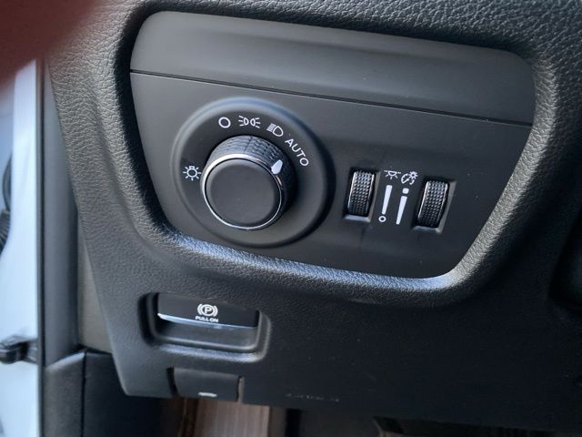 2024 Jeep Grand Cherokee L Altitude - Bright White Clearcoat exterior view 14