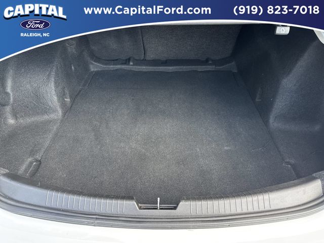Used 2022 White Chevrolet LT image 16