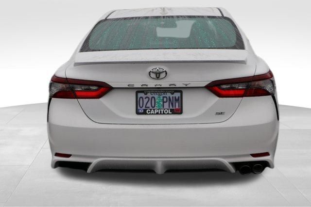 2022 Toyota Camry SE 19