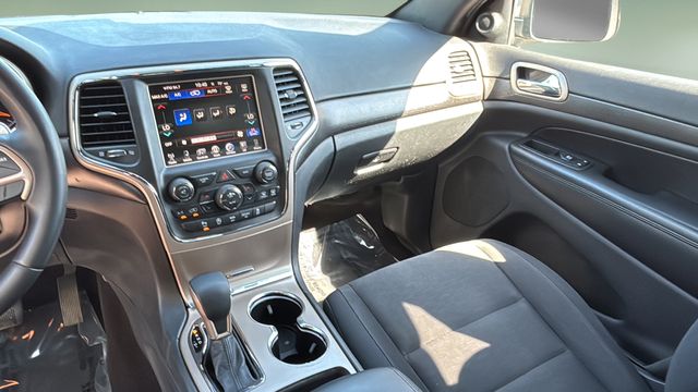 Used 2016 Silver Jeep Laredo image 24