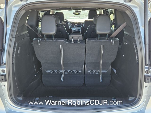 New 2026 Silver Chrysler Select image 13