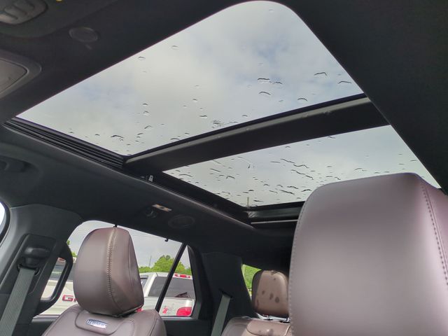 Used 2025 Gray Ford Platinum image 22
