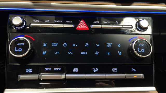 Used 2025 Phantom Black Hyundai Limited image 18
