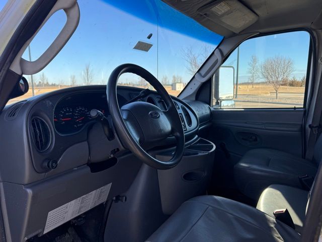 2008 Ford E-450 Cutaway 
