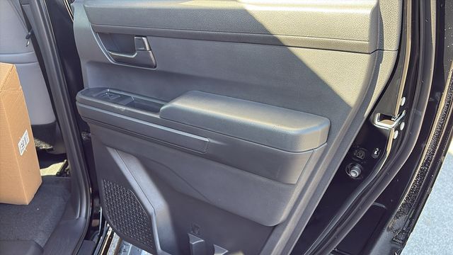 2025 Toyota Tacoma SR5 - Photo 27