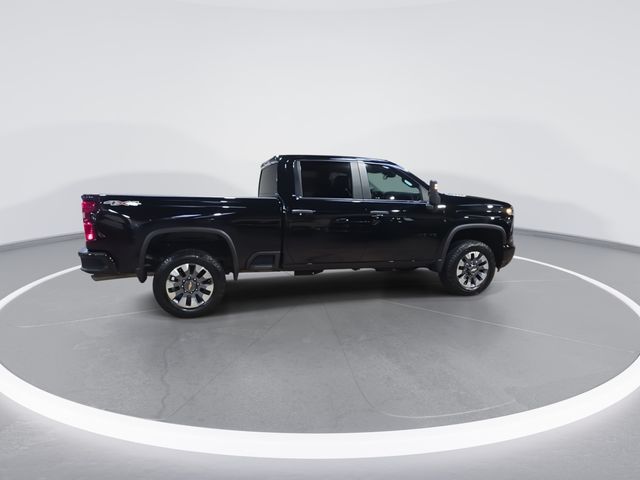 Used 2024 Black Chevrolet Custom image 9