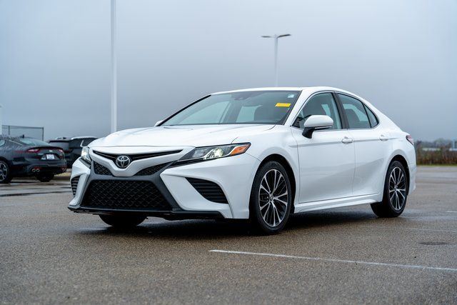 2020 Toyota Camry SE 3