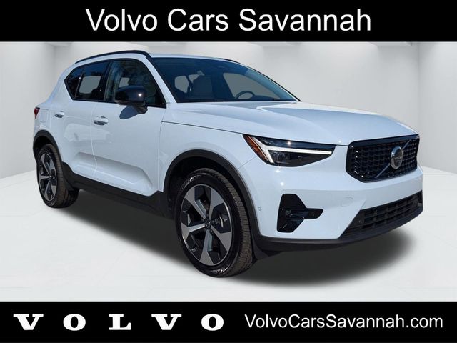 White (Cloud) 2026 Volvo XC40 SUV / Crossover All-Wheel Drive Automatic