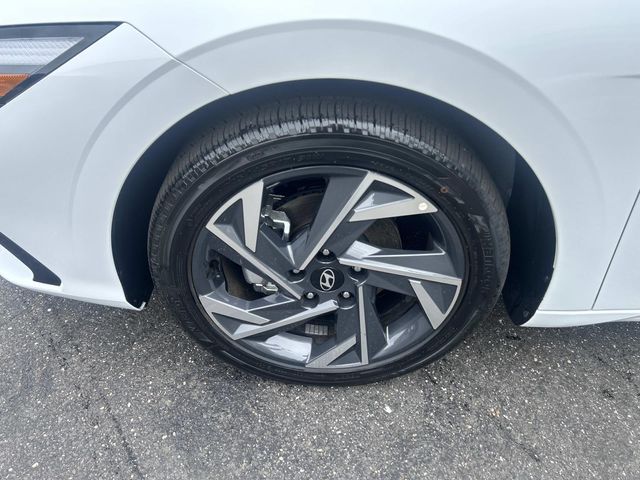 2025 Hyundai Elantra Hybrid - Image 11