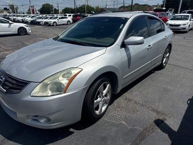 2011 Brilliant Silver Metallic Nissan Altima 2.5 FWD Sedan