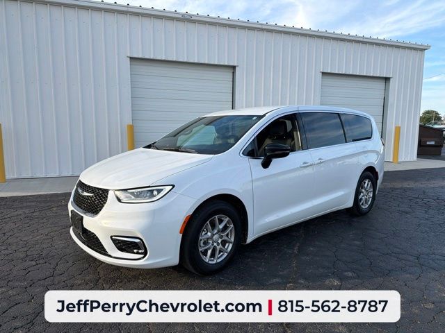 Bright White Clearcoat 2026 Chrysler Pacifica Minivan Front-Wheel Drive 9-Speed Automatic