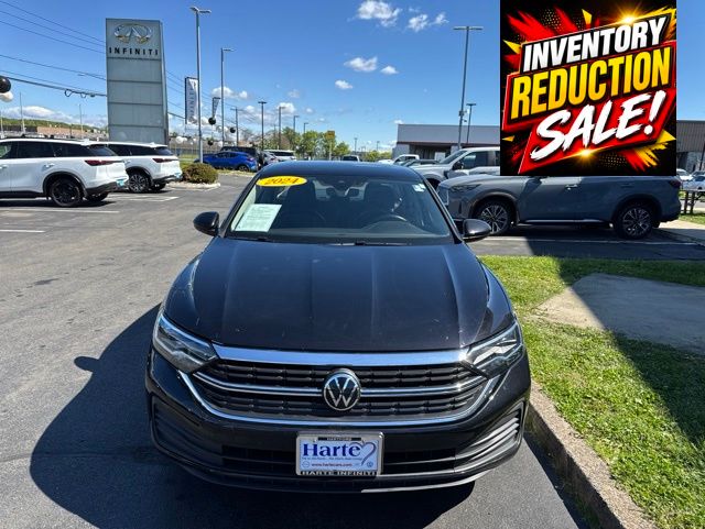Used 2024 Volkswagen Jetta SE with VIN 3VWEM7BU8RM082795 for sale in Meriden, CT