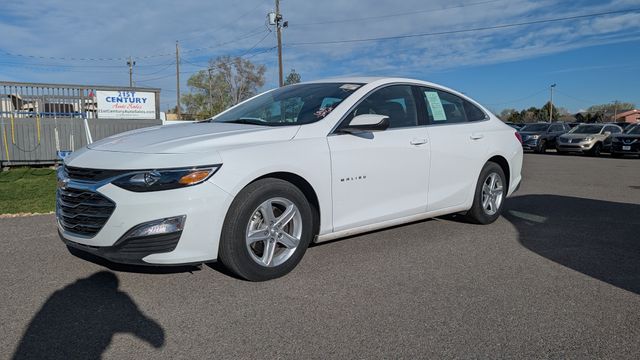 Summit White 2025 Chevrolet Malibu LS FWD Sedan Front-Wheel Drive Continuously Variable Transmission