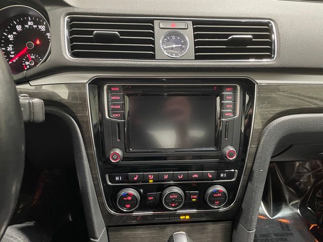 2017 Volkswagen Passat 1.8T SE photo