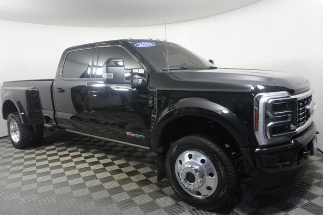 Agate Black Metallic 2026 Ford F-450 Super Duty Pickup Truck Four-Wheel Drive Automatic