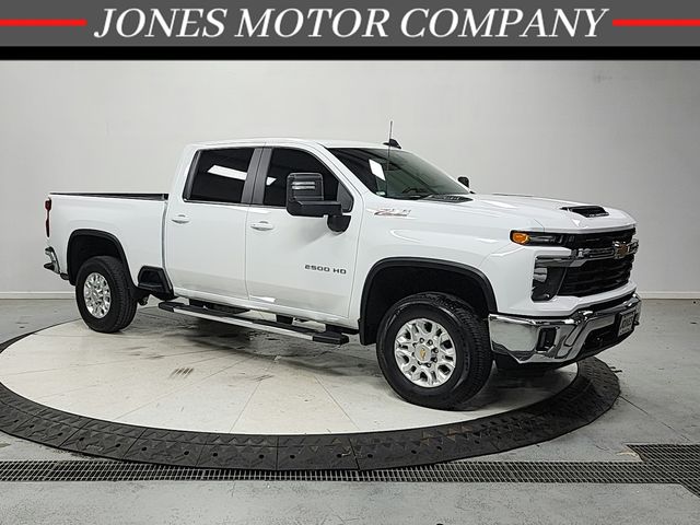 Summit White 2026 Chevrolet Silverado 2500HD Pickup Truck Four-Wheel Drive Automatic