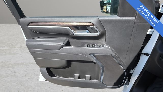 Used 2025 White Chevrolet LT image 18