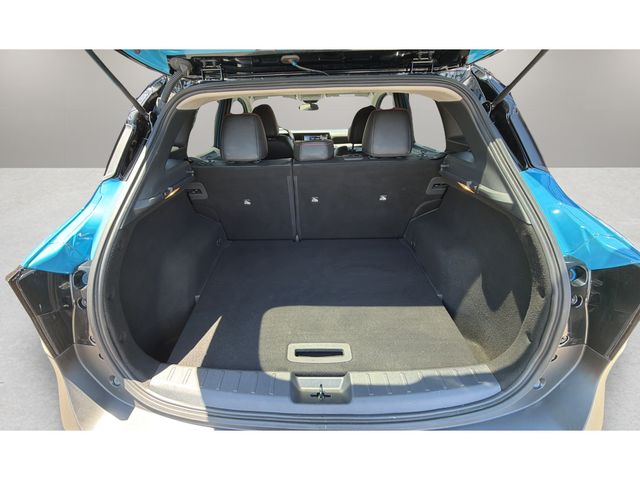 Used 2025 White Nissan SR image 31