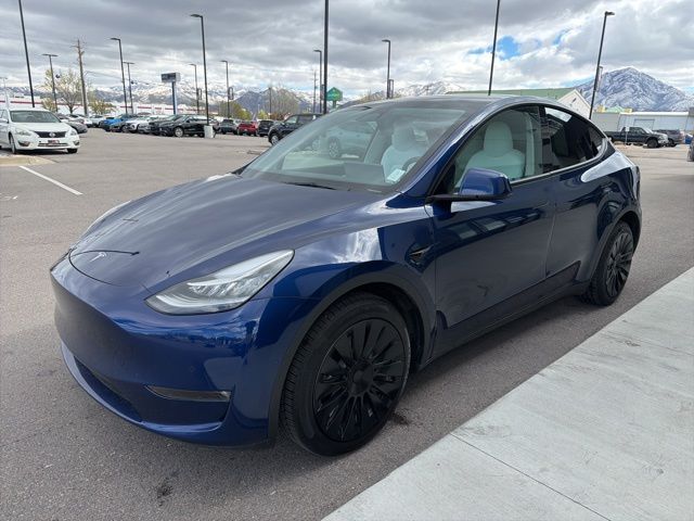 View vehicle photo 3