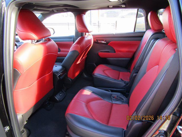 used 2023 Toyota Highlander car, priced at $36,999