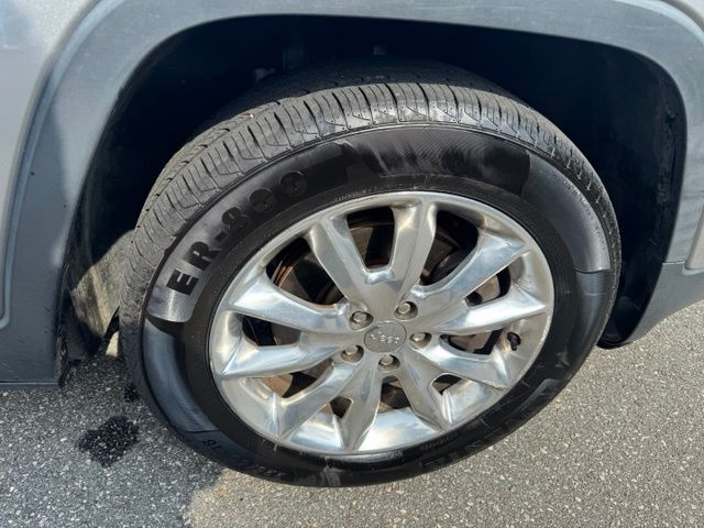 Used 2016 Silver Jeep Limited image 10