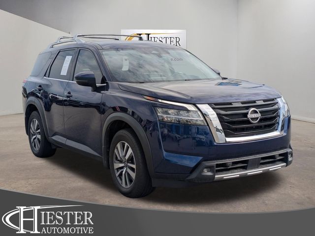 2022 Nissan Pathfinder SL FWD