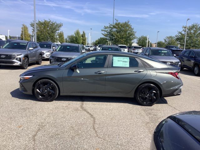 Gray 2026 Hyundai Elantra Sedan Front-Wheel Drive Continuously Variable Transmission