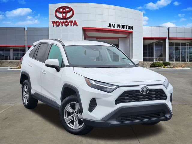 2024 Toyota RAV4 XLE's photo