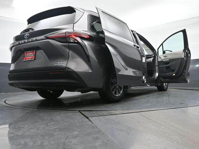 2021 Toyota Sienna XLE 44