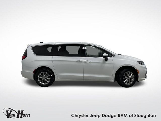 2023 Chrysler Pacifica Touring L photo