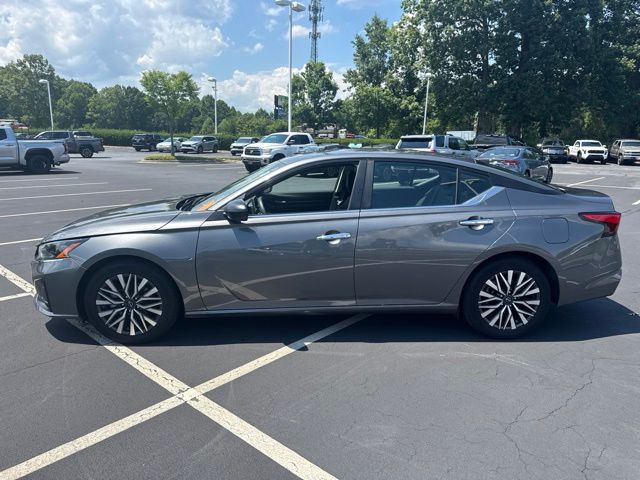 2025 Nissan Altima SV - Photo 8