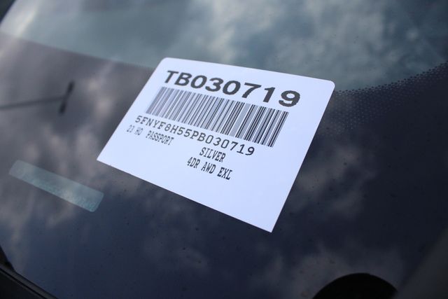 Used 2023 Silver Honda EX-L image 41