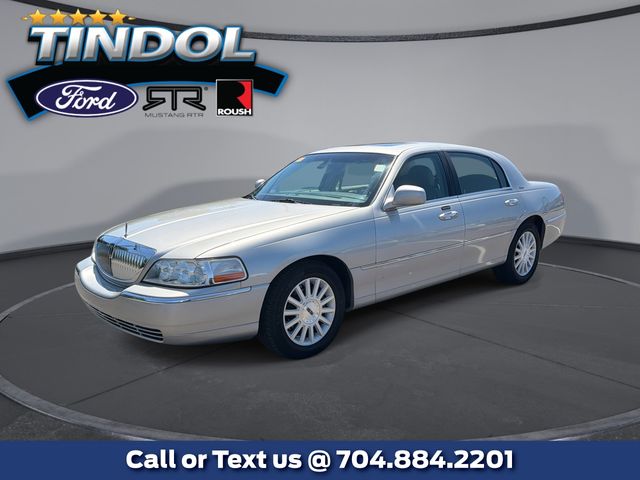 Silver Birch Clearcoat Metallic 2003 Lincoln Town Car Signature Sedan Rear-Wheel Drive 4-Speed Automatic