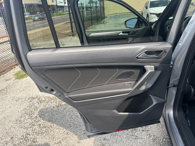 2024 Volkswagen Tiguan 2.0T SE R-Line Black photo