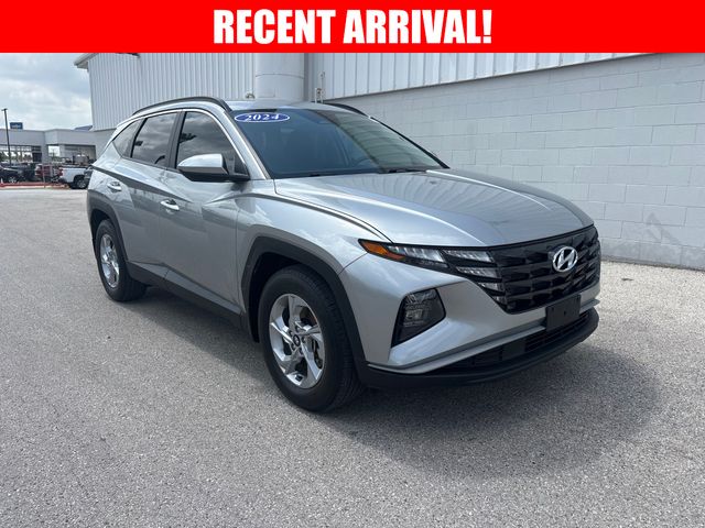 Shimmering Silver 2024 Hyundai Tucson SUV / Crossover Front-Wheel Drive 8-Speed Automatic