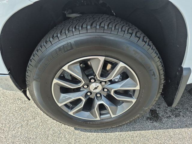 Used 2025 White Chevrolet LTZ image 10