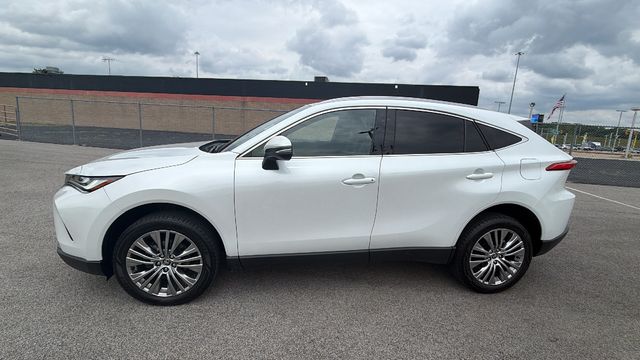 2023 Toyota Venza XLE - Image 2