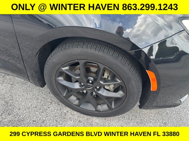 2023 Brilliant Black Crystal Pearlcoat Chrysler Pacifica Touring L FWD Van