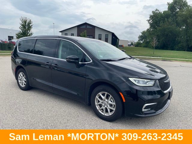 Diamond Black Crystal Pearlcoat 2024 Chrysler Pacifica Minivan Front-Wheel Drive 9-Speed Automatic