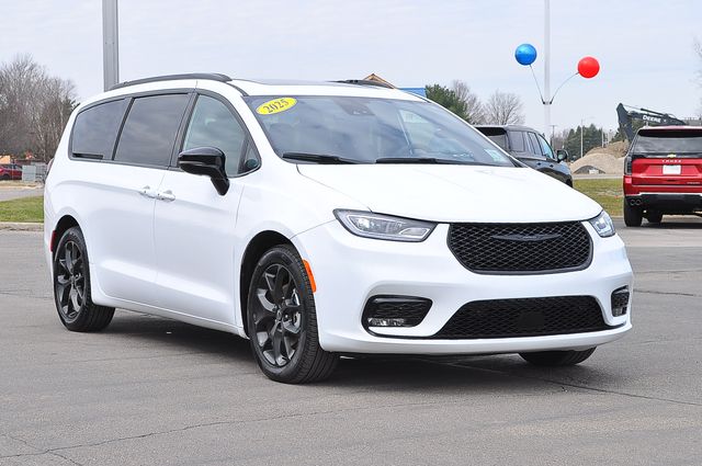 2025 Chrysler Pacifica Limited FWD