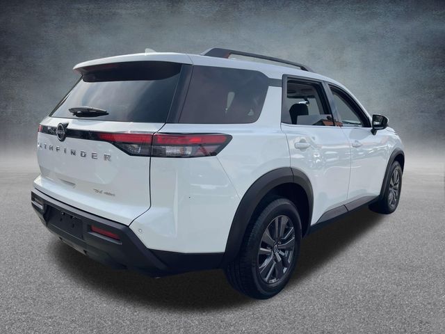 2022 Nissan Pathfinder SV 8