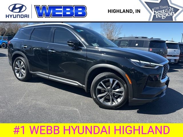 Used 2023 Black INFINITI LUXE image 3