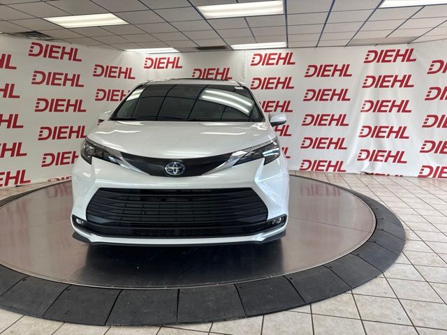 Used 2025 Toyota Sienna Van