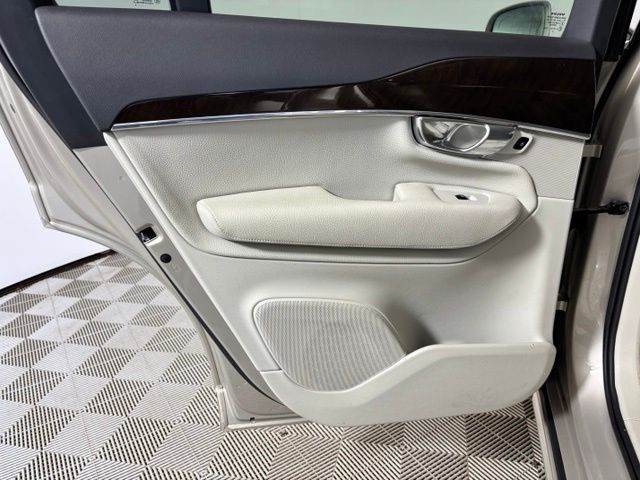 Used 2016  Volvo T6 Momentum image 21