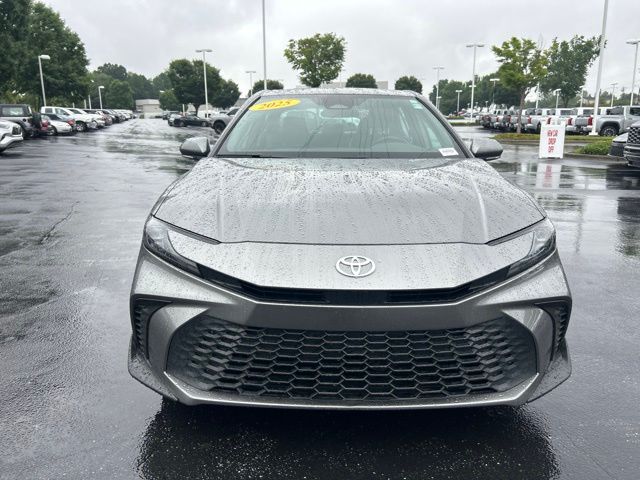 2025 Toyota Camry SE - Photo 2