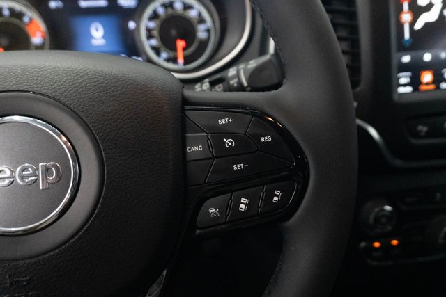 Used 2023 Jeep Cherokee SUV